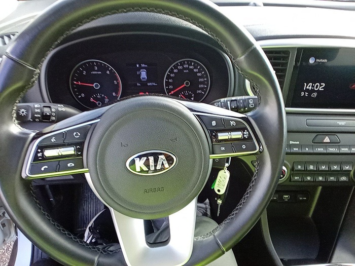 Kia Sportage 1.6 MHEV Business 4x4 100 kW (136 CV) Vehículo usado en Madrid Kia Sportage 1.6 MHEV Business 4x4 100 kW (136 CV) Vehículo usado en Madrid