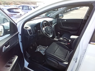 Kia Sportage 1.6 MHEV Business 4x4 100 kW (136 CV) 10 Kia Sportage 1.6 MHEV Business 4x4 100 kW (136 CV) 10