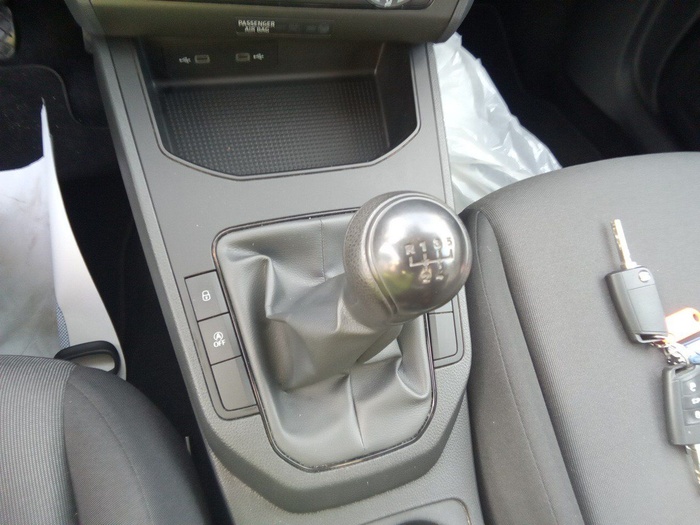 SEAT Arona 1.6 TDI Reference 70 kW (95 CV) Vehículo usado en Madrid SEAT Arona 1.6 TDI Reference 70 kW (95 CV) Vehículo usado en Madrid