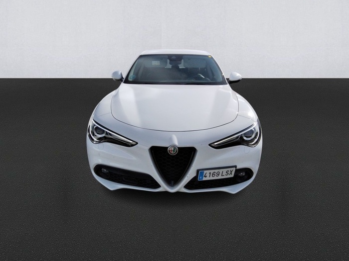 Alfa Romeo Stelvio 2.2 Diesel Sprint RWD 140 kW (190 CV) Vehículo usado en Madrid Alfa Romeo Stelvio 2.2 Diesel Sprint RWD 140 kW (190 CV) Vehículo usado en Madrid