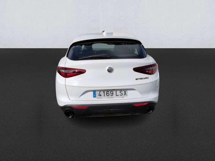 Alfa Romeo Stelvio 2.2 Diesel Sprint RWD 140 kW (190 CV) Vehículo usado en Madrid Alfa Romeo Stelvio 2.2 Diesel Sprint RWD 140 kW (190 CV) Vehículo usado en Madrid