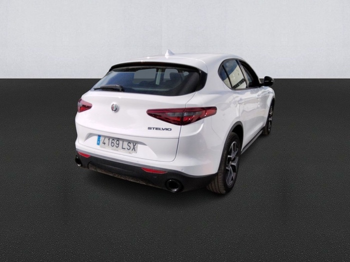 Alfa Romeo Stelvio 2.2 Diesel Sprint RWD 140 kW (190 CV) Vehículo usado en Madrid Alfa Romeo Stelvio 2.2 Diesel Sprint RWD 140 kW (190 CV) Vehículo usado en Madrid