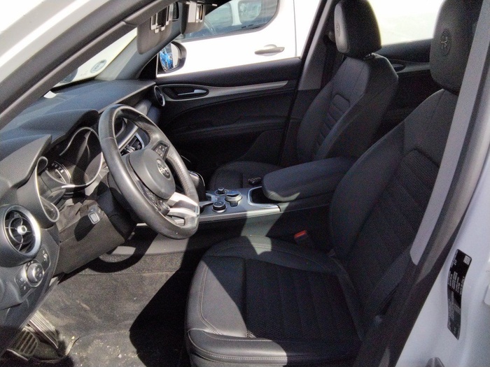 Alfa Romeo Stelvio 2.2 Diesel Sprint RWD 140 kW (190 CV) Vehículo usado en Madrid Alfa Romeo Stelvio 2.2 Diesel Sprint RWD 140 kW (190 CV) Vehículo usado en Madrid