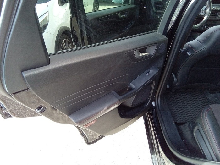 Ford Kuga 2.5 Duratec PHEV ST-Line X Auto 165 kW (225 CV) Vehículo usado en Madrid Ford Kuga 2.5 Duratec PHEV ST-Line X Auto 165 kW (225 CV) Vehículo usado en Madrid