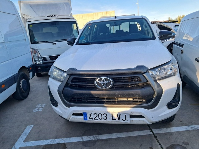 Toyota Hilux 2.4 D-4D Doble Cabina GX 110 kW (150 CV) Vehículo usado en Madrid Toyota Hilux 2.4 D-4D Doble Cabina GX 110 kW (150 CV) Vehículo usado en Madrid