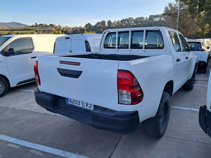 Toyota Hilux 2.4 D-4D Doble Cabina GX 110 kW (150 CV) Vehículo usado en Madrid Toyota Hilux 2.4 D-4D Doble Cabina GX 110 kW (150 CV) Vehículo usado en Madrid