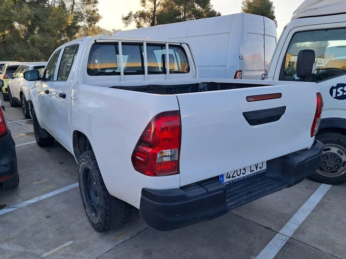 Toyota Hilux 2.4 D-4D Doble Cabina GX 110 kW (150 CV) Vehículo usado en Madrid Toyota Hilux 2.4 D-4D Doble Cabina GX 110 kW (150 CV) Vehículo usado en Madrid