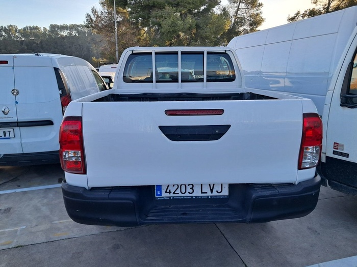 Toyota Hilux 2.4 D-4D Doble Cabina GX 110 kW (150 CV) Vehículo usado en Madrid Toyota Hilux 2.4 D-4D Doble Cabina GX 110 kW (150 CV) Vehículo usado en Madrid
