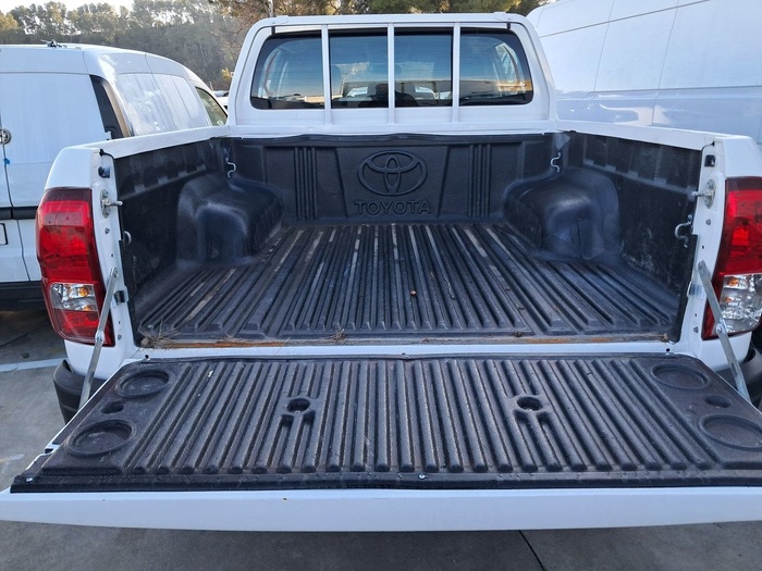 Toyota Hilux 2.4 D-4D Doble Cabina GX 110 kW (150 CV) Vehículo usado en Madrid Toyota Hilux 2.4 D-4D Doble Cabina GX 110 kW (150 CV) Vehículo usado en Madrid