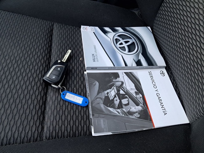 Toyota Hilux 2.4 D-4D Doble Cabina GX 110 kW (150 CV) Vehículo usado en Madrid Toyota Hilux 2.4 D-4D Doble Cabina GX 110 kW (150 CV) Vehículo usado en Madrid