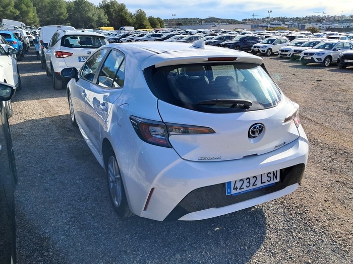 Toyota Corolla 1.8 125 Híbrido Active Tech E-CVT 90 kW (122 CV) Vehículo usado en Madrid Toyota Corolla 1.8 125 Híbrido Active Tech E-CVT 90 kW (122 CV) Vehículo usado en Madrid