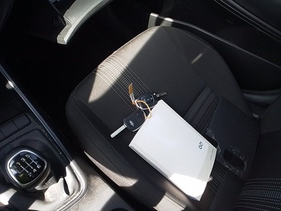 Hyundai i20 1.0 TGDI 48V Essence 74 kW (100 CV) 15 Hyundai i20 1.0 TGDI 48V Essence 74 kW (100 CV) 15