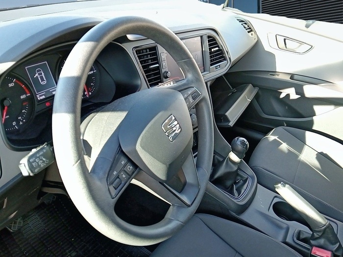 SEAT León 1.6 TDI S&S Reference 85 kW (115 CV) Vehículo usado en Madrid SEAT León 1.6 TDI S&S Reference 85 kW (115 CV) Vehículo usado en Madrid