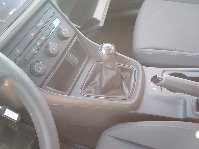 SEAT León 1.6 TDI S&S Reference 85 kW (115 CV) Vehículo usado en Madrid SEAT León 1.6 TDI S&S Reference 85 kW (115 CV) Vehículo usado en Madrid