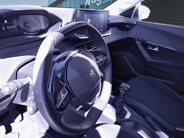 Peugeot 2008 BlueHDi 110 S&S Active 81 kW (110 CV) Vehículo usado en Madrid Peugeot 2008 BlueHDi 110 S&S Active 81 kW (110 CV) Vehículo usado en Madrid