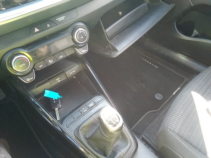 Kia Stonic 1.0 T-GDi MHEV Drive iMT 88 kW (120 CV) Vehículo usado en Madrid Kia Stonic 1.0 T-GDi MHEV Drive iMT 88 kW (120 CV) Vehículo usado en Madrid