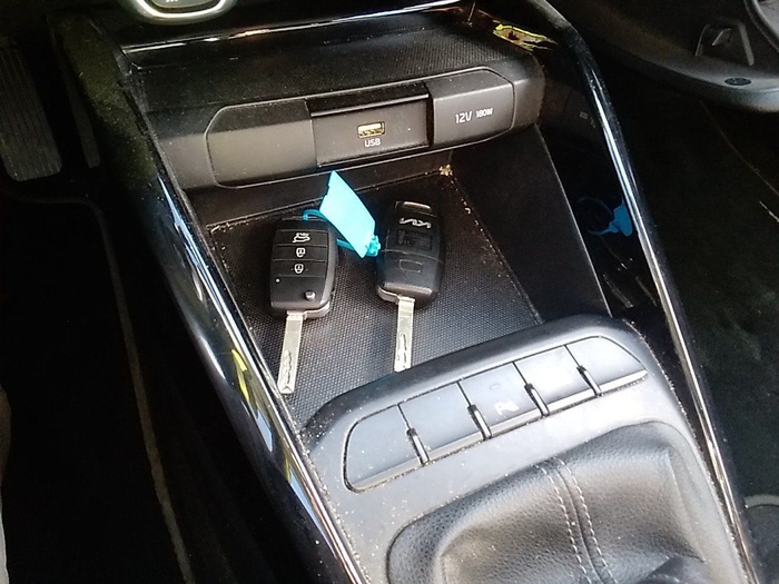 Kia Stonic 1.0 T-GDi MHEV Drive iMT 88 kW (120 CV) Vehículo usado en Madrid Kia Stonic 1.0 T-GDi MHEV Drive iMT 88 kW (120 CV) Vehículo usado en Madrid