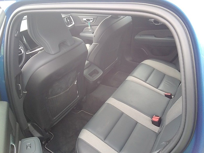 Volvo V60 B5 Mhev R-Design Auto 184 kW (250 CV) Vehículo usado en Madrid Volvo V60 B5 Mhev R-Design Auto 184 kW (250 CV) Vehículo usado en Madrid