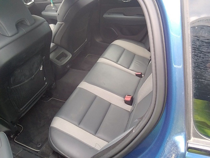 Volvo V60 B5 Mhev R-Design Auto 184 kW (250 CV) Vehículo usado en Madrid Volvo V60 B5 Mhev R-Design Auto 184 kW (250 CV) Vehículo usado en Madrid