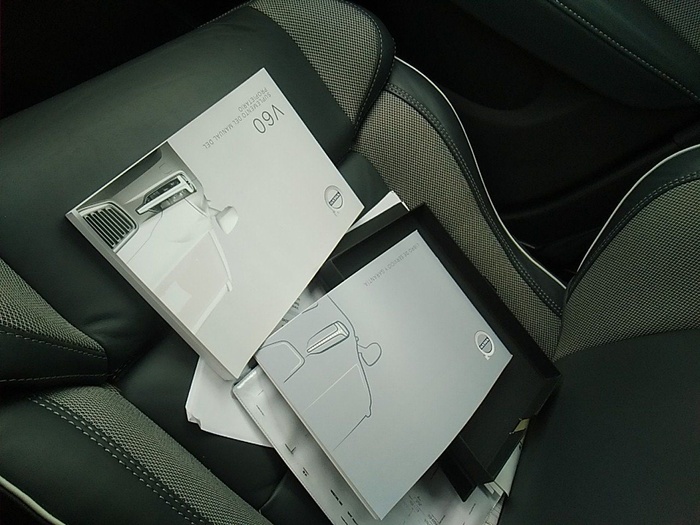 Volvo V60 B5 Mhev R-Design Auto 184 kW (250 CV) Vehículo usado en Madrid Volvo V60 B5 Mhev R-Design Auto 184 kW (250 CV) Vehículo usado en Madrid