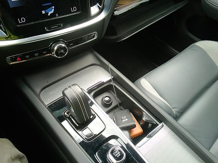 Volvo V60 B5 Mhev R-Design Auto 184 kW (250 CV) Vehículo usado en Madrid Volvo V60 B5 Mhev R-Design Auto 184 kW (250 CV) Vehículo usado en Madrid