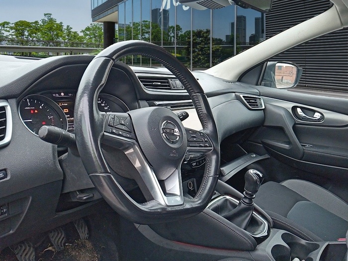 Nissan Qashqai dCi 110 N-Connecta 4x2 81 kW (110 CV) Vehículo usado en Madrid Nissan Qashqai dCi 110 N-Connecta 4x2 81 kW (110 CV) Vehículo usado en Madrid