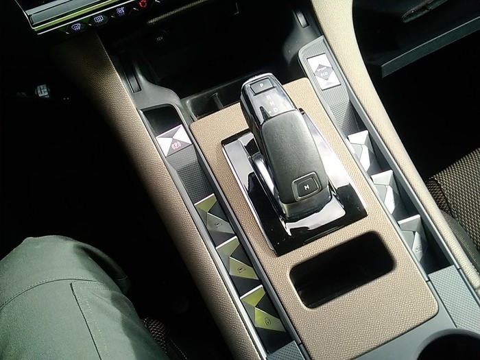 DS DS7 Crossback BlueHDi 130 DE Bastille + AT 96 kW (130 CV) Vehículo usado en Madrid DS DS7 Crossback BlueHDi 130 DE Bastille + AT 96 kW (130 CV) Vehículo usado en Madrid