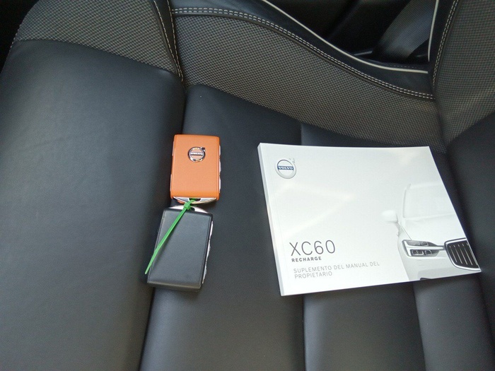 Volvo XC60 T6 Recharge R-Design AWD Auto 250 kW (340 CV) Vehículo usado en Madrid Volvo XC60 T6 Recharge R-Design AWD Auto 250 kW (340 CV) Vehículo usado en Madrid