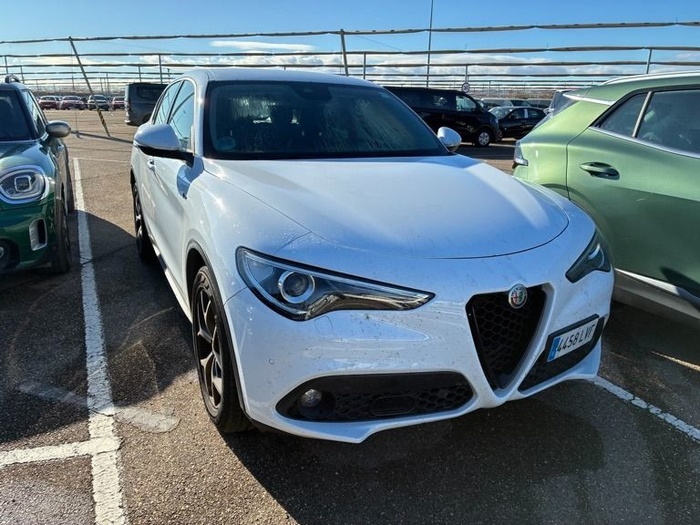Alfa Romeo Stelvio 2.2 Diesel Sprint RWD 140 kW (190 CV) Vehículo usado en Madrid Alfa Romeo Stelvio 2.2 Diesel Sprint RWD 140 kW (190 CV) Vehículo usado en Madrid