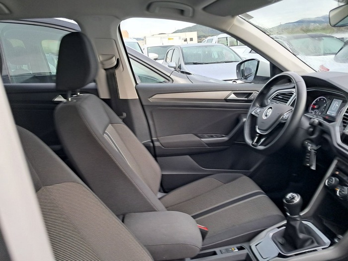 Volkswagen T-Roc Advance R-Line 1.0 TSI 81 kW (110 CV) Vehículo usado en Madrid Volkswagen T-Roc Advance R-Line 1.0 TSI 81 kW (110 CV) Vehículo usado en Madrid