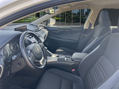 Lexus NX 300h Business Navigation 2WD 145 kW (197 CV) 7 Lexus NX 300h Business Navigation 2WD 145 kW (197 CV) 7