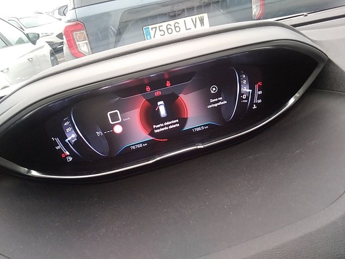 Peugeot 5008 BlueHDi 130 S&S Allure 96 kW (130 CV) Vehículo usado en Madrid Peugeot 5008 BlueHDi 130 S&S Allure 96 kW (130 CV) Vehículo usado en Madrid