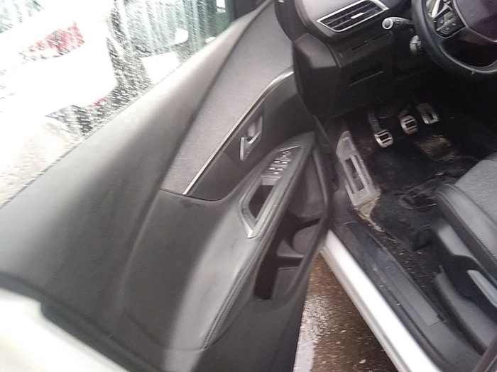 Peugeot 5008 BlueHDi 130 S&S Allure 96 kW (130 CV) Vehículo usado en Madrid Peugeot 5008 BlueHDi 130 S&S Allure 96 kW (130 CV) Vehículo usado en Madrid