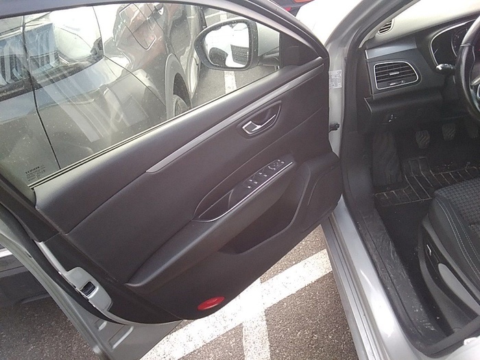 Renault Talisman Business Blue dCi 88 kW (120 CV) Vehículo usado en Madrid Renault Talisman Business Blue dCi 88 kW (120 CV) Vehículo usado en Madrid