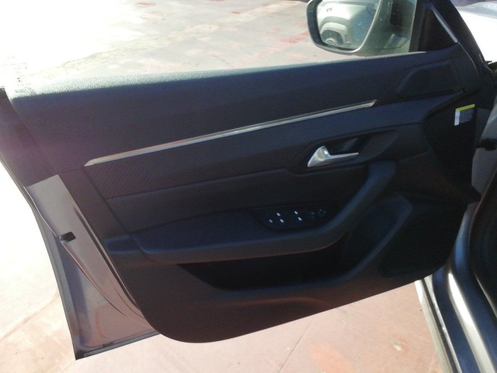 Peugeot 508 BlueHDI 130 S&S Allure Pack EAT8 96 kW (130 CV) Vehículo usado en Madrid Peugeot 508 BlueHDI 130 S&S Allure Pack EAT8 96 kW (130 CV) Vehículo usado en Madrid