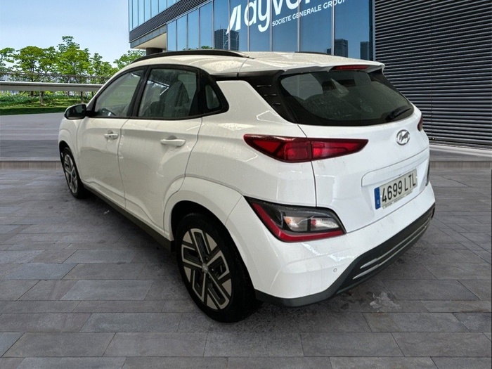 Hyundai Kona EV Maxx 100 kW (136 CV) Vehículo usado en Madrid Hyundai Kona EV Maxx 100 kW (136 CV) Vehículo usado en Madrid