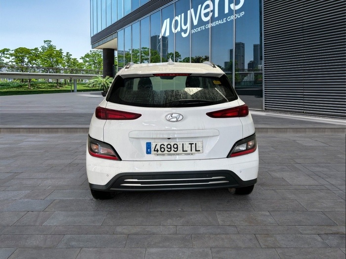 Hyundai Kona EV Maxx 100 kW (136 CV) Vehículo usado en Madrid Hyundai Kona EV Maxx 100 kW (136 CV) Vehículo usado en Madrid