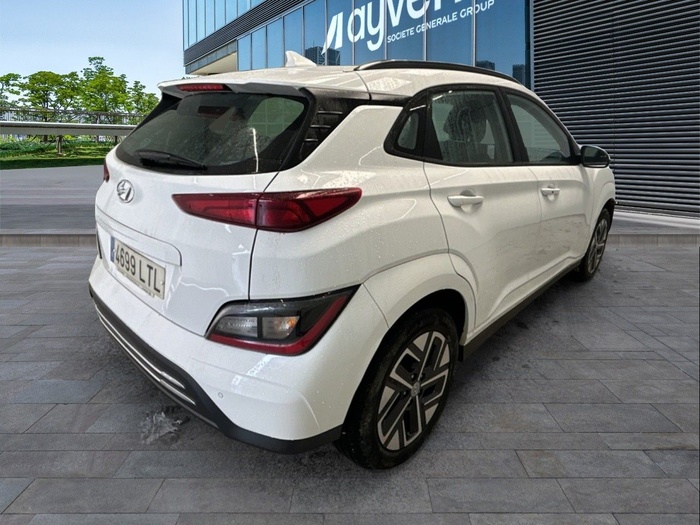 Hyundai Kona EV Maxx 100 kW (136 CV) Vehículo usado en Madrid Hyundai Kona EV Maxx 100 kW (136 CV) Vehículo usado en Madrid