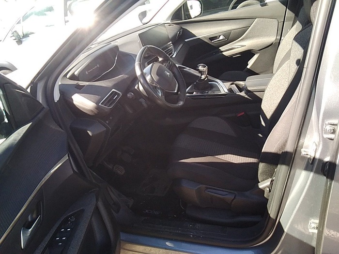 Peugeot 3008 BlueHDi 130 S&S Active Pack 96 kW (130 CV) Vehículo usado en Madrid Peugeot 3008 BlueHDi 130 S&S Active Pack 96 kW (130 CV) Vehículo usado en Madrid