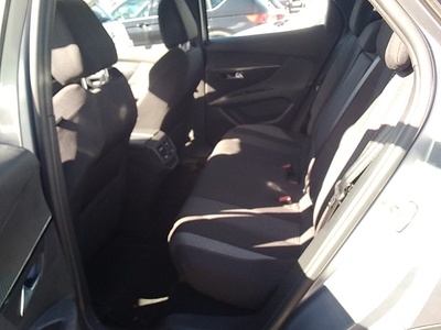 Peugeot 3008 BlueHDi 130 S&S Active Pack 96 kW (130 CV) 9 Peugeot 3008 BlueHDi 130 S&S Active Pack 96 kW (130 CV) 9