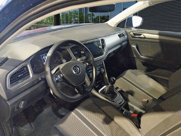 Volkswagen T-Roc Advance R-Line 1.0 TSI 81 kW (110 CV) Vehículo usado en Madrid Volkswagen T-Roc Advance R-Line 1.0 TSI 81 kW (110 CV) Vehículo usado en Madrid