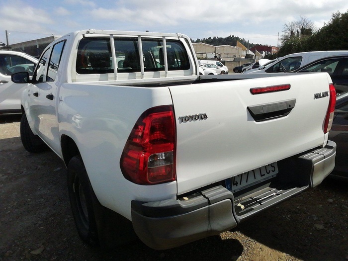 Toyota Hilux 2.4 D-4D Doble Cabina GX 110 kW (150 CV) Vehículo usado en Madrid Toyota Hilux 2.4 D-4D Doble Cabina GX 110 kW (150 CV) Vehículo usado en Madrid