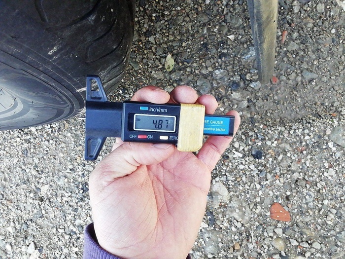 Toyota Hilux 2.4 D-4D Doble Cabina GX 110 kW (150 CV) Vehículo usado en Madrid Toyota Hilux 2.4 D-4D Doble Cabina GX 110 kW (150 CV) Vehículo usado en Madrid