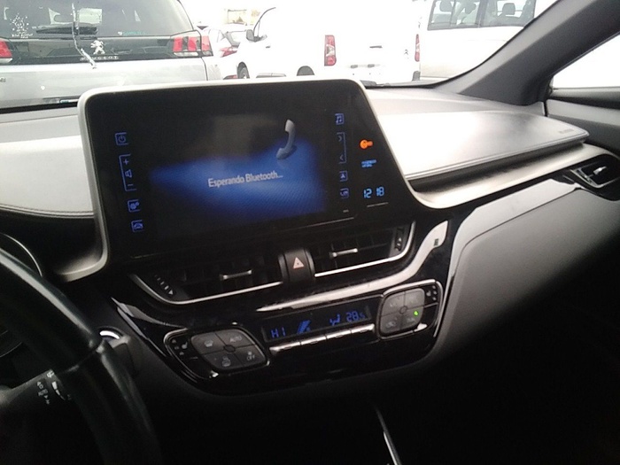 Toyota C-HR 1.8 125H Advance 90 kW (122 CV) Vehículo usado en Madrid Toyota C-HR 1.8 125H Advance 90 kW (122 CV) Vehículo usado en Madrid