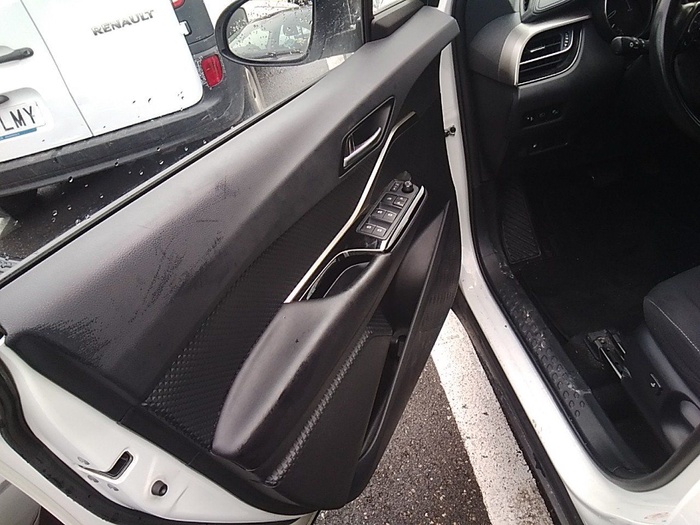 Toyota C-HR 1.8 125H Advance 90 kW (122 CV) Vehículo usado en Madrid Toyota C-HR 1.8 125H Advance 90 kW (122 CV) Vehículo usado en Madrid