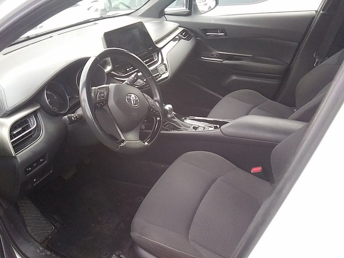 Toyota C-HR 1.8 125H Advance 90 kW (122 CV) Vehículo usado en Madrid Toyota C-HR 1.8 125H Advance 90 kW (122 CV) Vehículo usado en Madrid