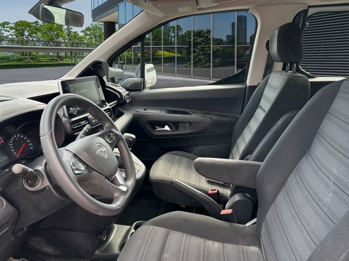 Opel Combo Life 1.5 TD Business Edition Plus L1 75 kW (102 CV) Vehículo usado en Madrid Opel Combo Life 1.5 TD Business Edition Plus L1 75 kW (102 CV) Vehículo usado en Madrid