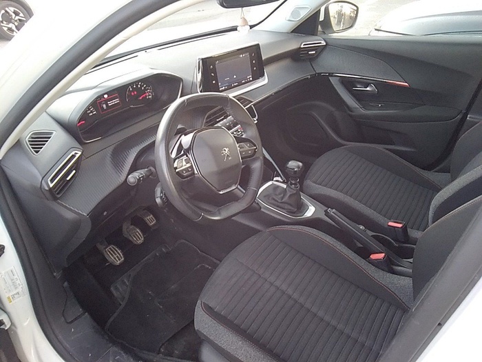 Peugeot 2008 BlueHDi 110 S&S Active Pack 81 kW (110 CV) Vehículo usado en Madrid Peugeot 2008 BlueHDi 110 S&S Active Pack 81 kW (110 CV) Vehículo usado en Madrid