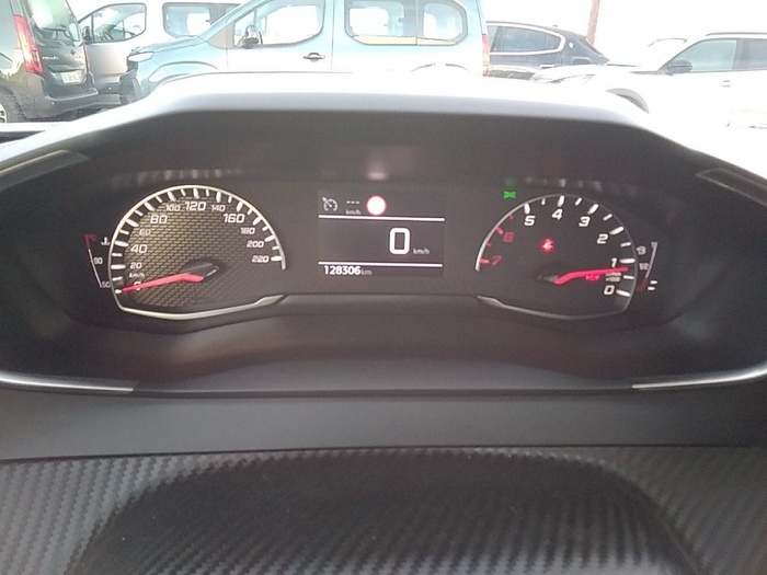 Peugeot 2008 BlueHDi 110 S&S Active Pack 81 kW (110 CV) Vehículo usado en Madrid Peugeot 2008 BlueHDi 110 S&S Active Pack 81 kW (110 CV) Vehículo usado en Madrid