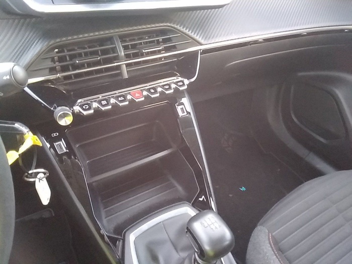 Peugeot 2008 BlueHDi 110 S&S Active Pack 81 kW (110 CV) Vehículo usado en Madrid Peugeot 2008 BlueHDi 110 S&S Active Pack 81 kW (110 CV) Vehículo usado en Madrid